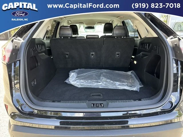 Used 2023 Black Ford SEL image 17