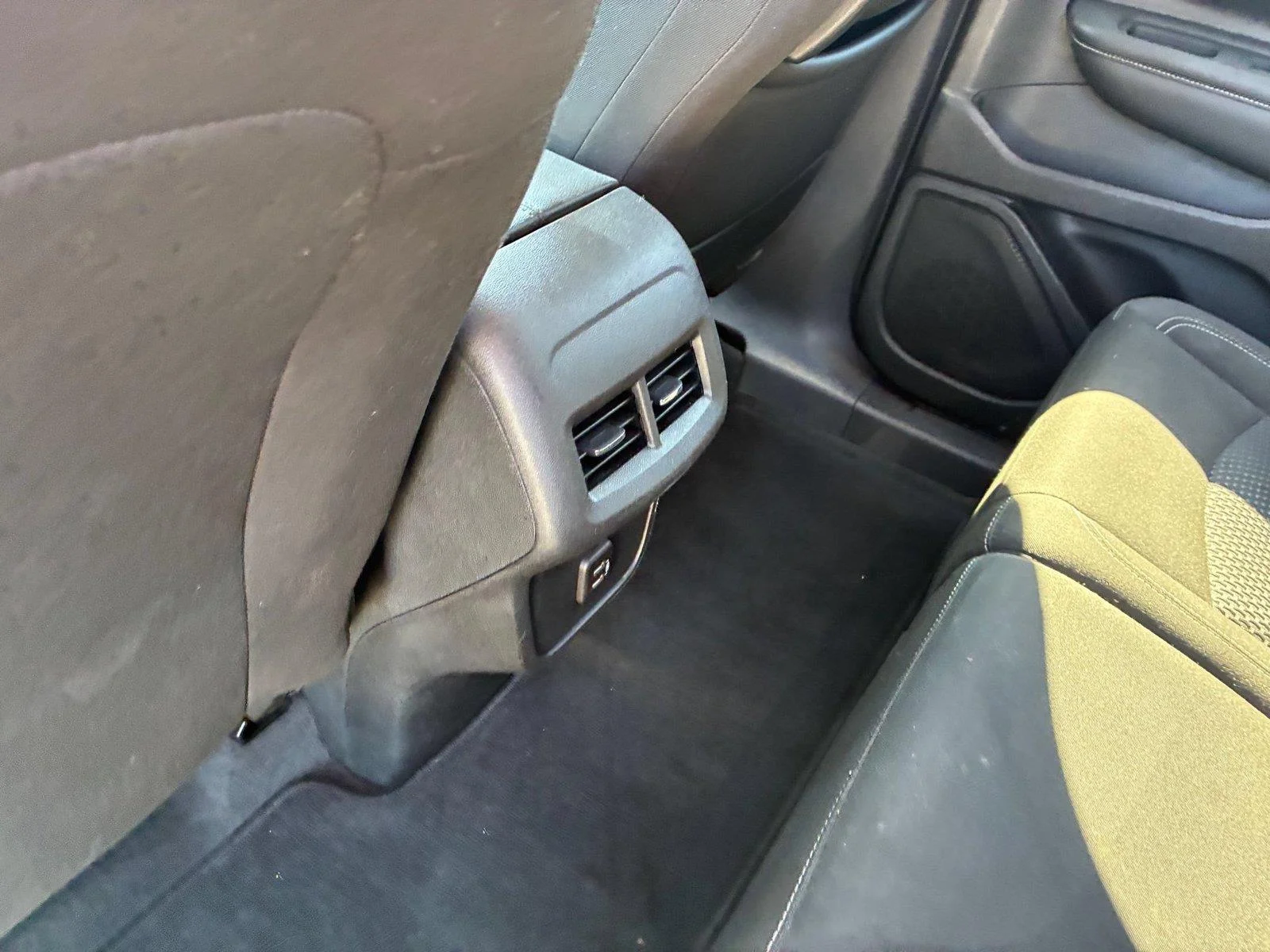 Used 2023 Summit White GMC SLE image 26