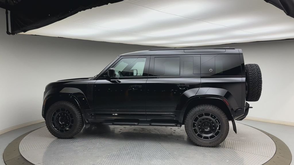 New 2026 Narvik Black Land Rover OCTA image 5