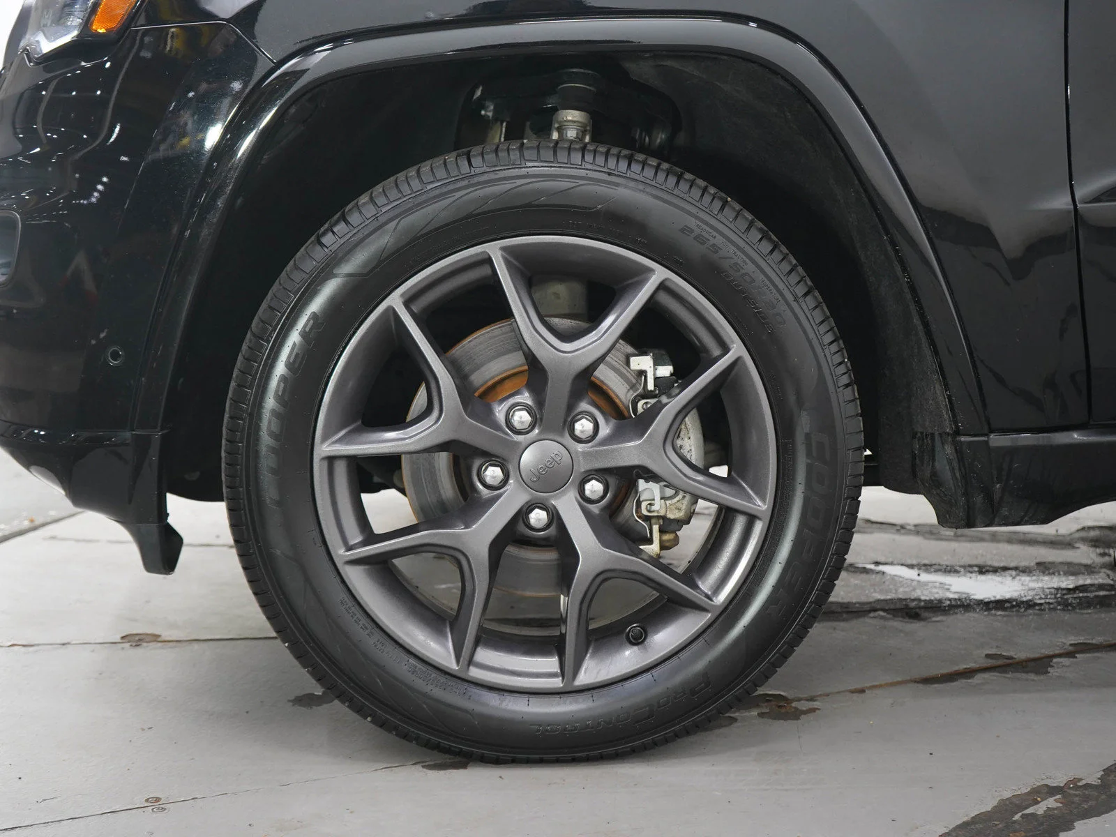Used 2021 Diamond Black Crystal Pearlcoat Jeep Limited image 29
