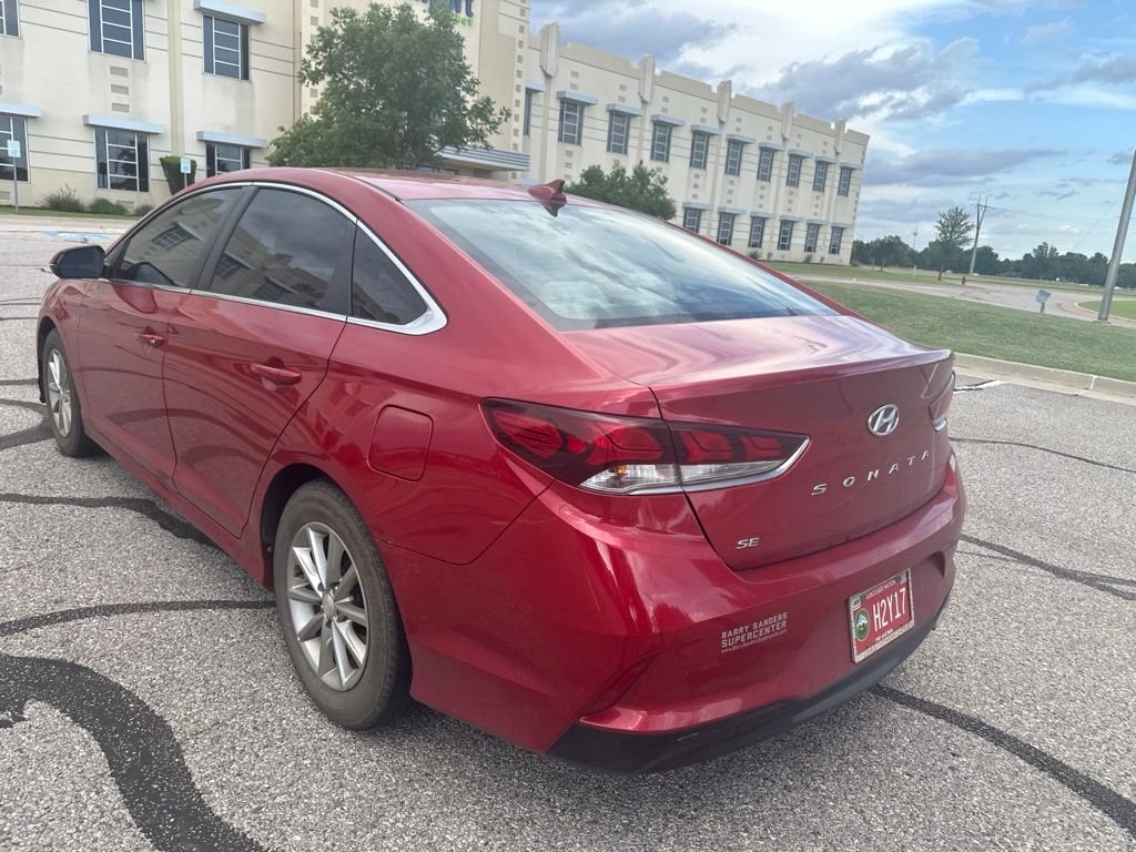 Used 2019 Red Hyundai SE image 5
