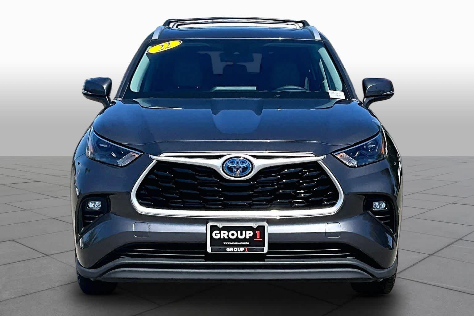 Pre-Owned 2022 Toyota Highlander Hybrid XLE