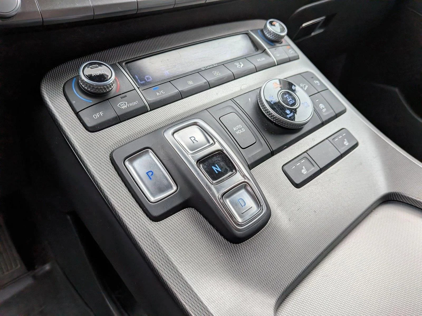 Used 2022 Hyper White Hyundai SEL image 12