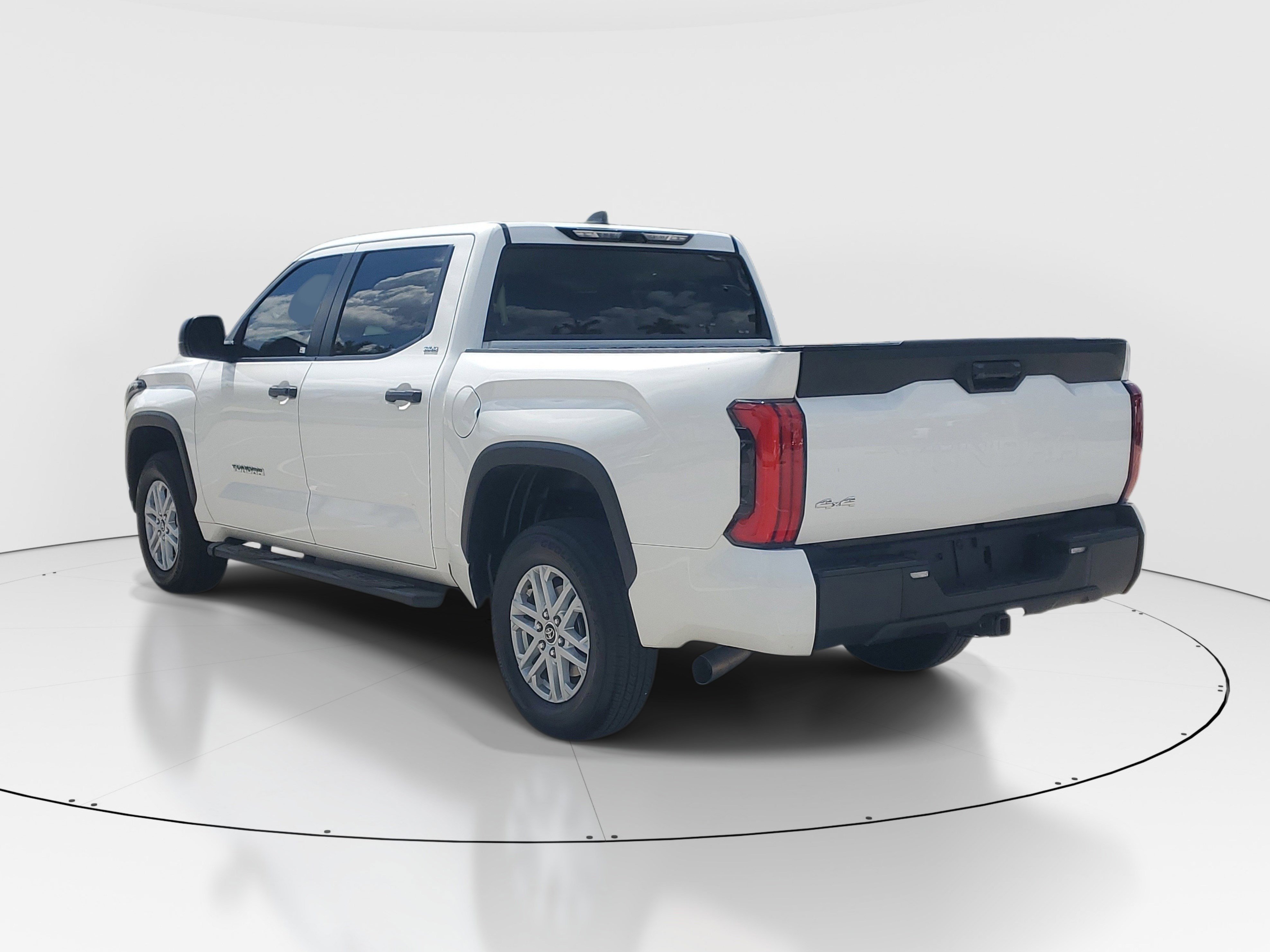 Used 2024 Ice Toyota SR5 image 5