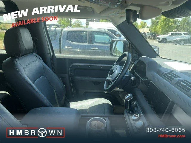 Used 2023  Land Rover S image 5