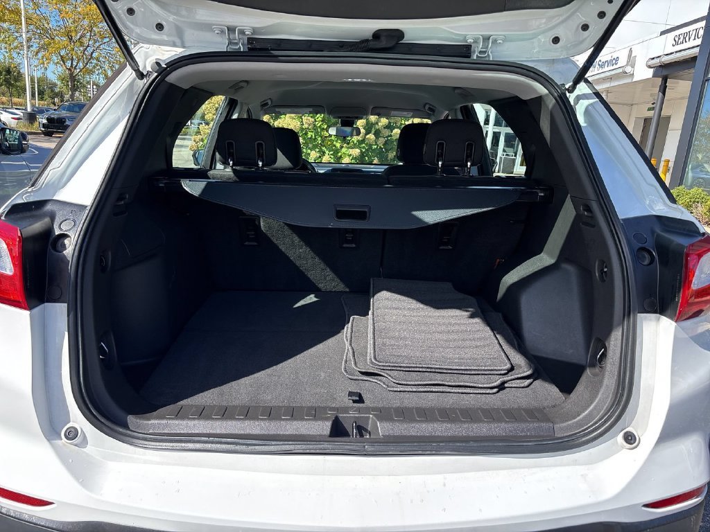Used 2020 White Chevrolet LS image 25