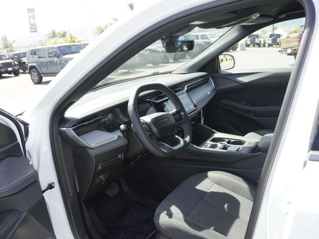 New 2026 Bright White Clear-Coat Exterior Paint Jeep Laredo image 19