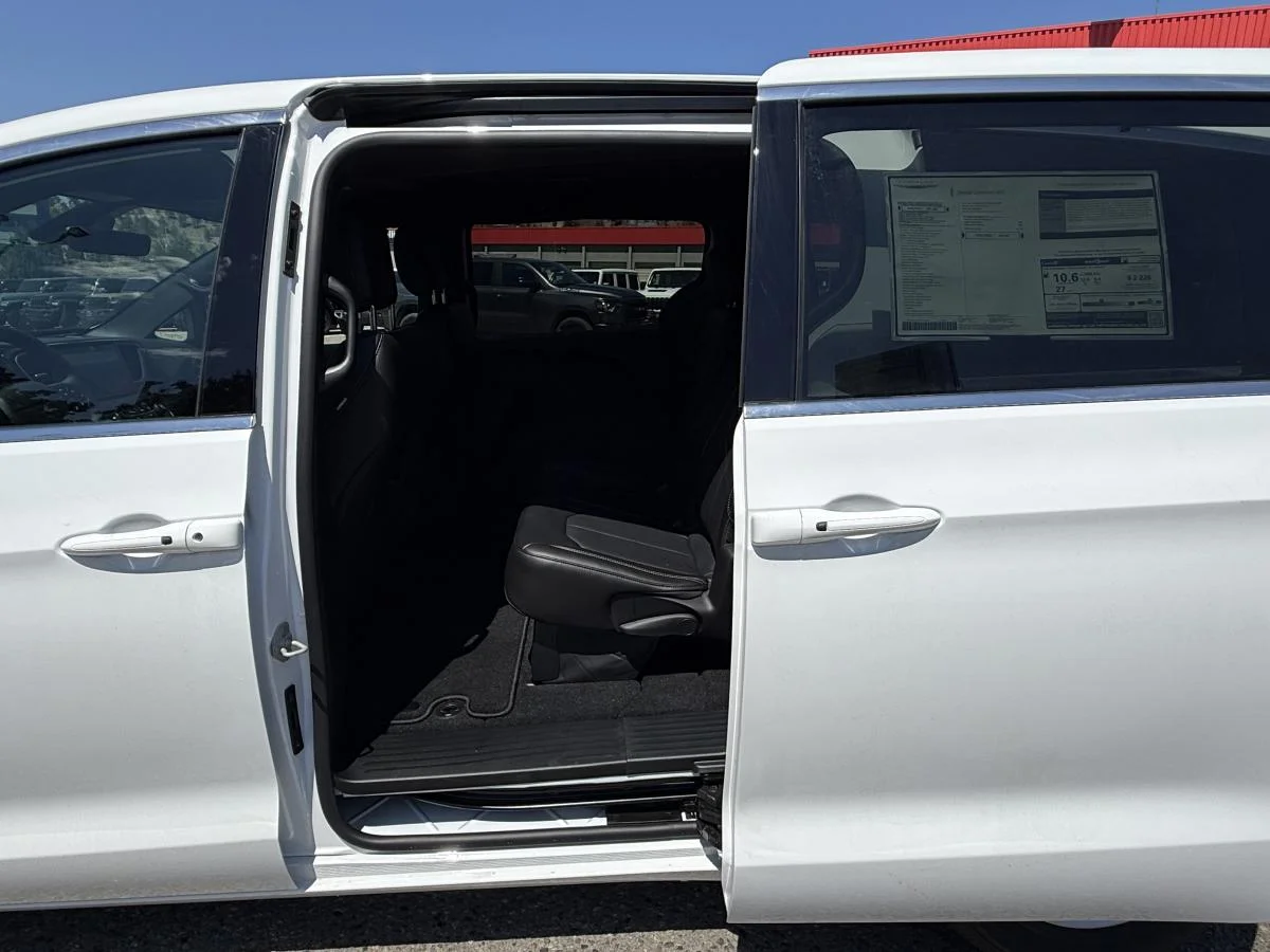 New 2027 White Chrysler SXT image 17