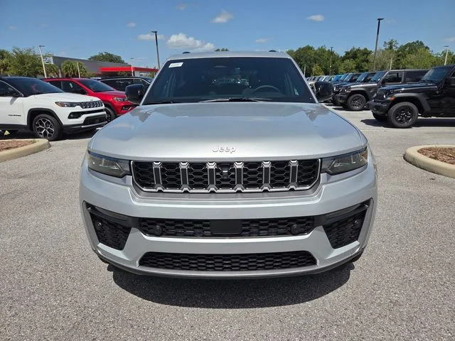 New 2026 Silver Zynith Exterior Paint Jeep Limited image 18