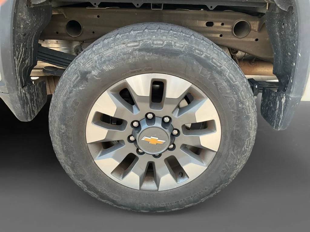 Used 2024 Summit White Chevrolet Custom image 11