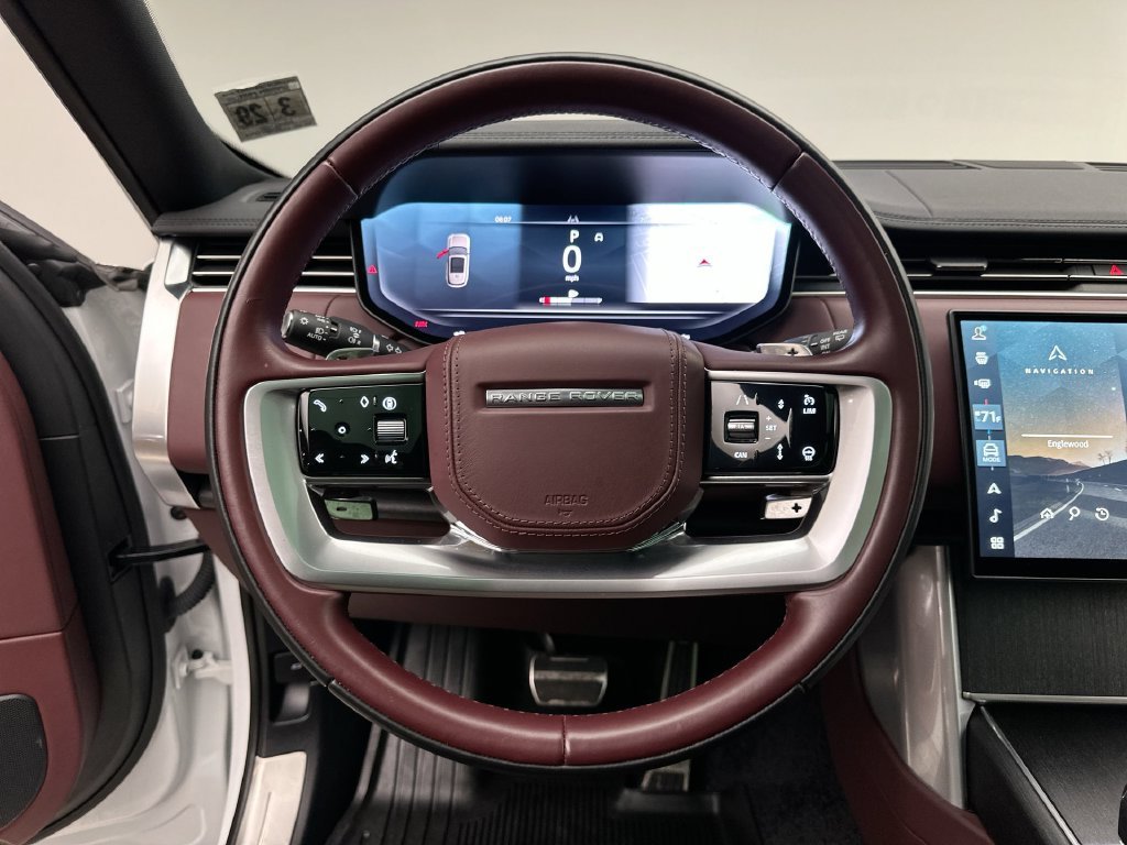Used 2025  Land Rover SE image 30