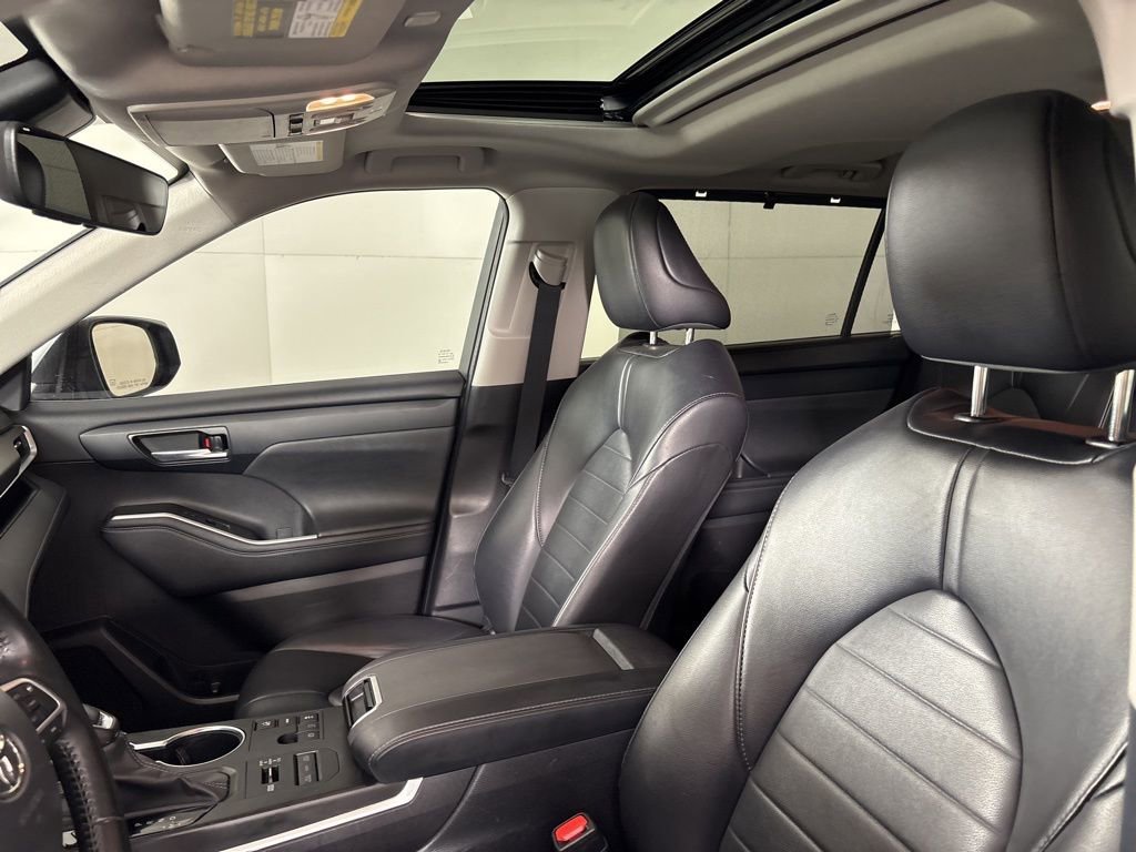 Used 2023 Silver Toyota L image 30
