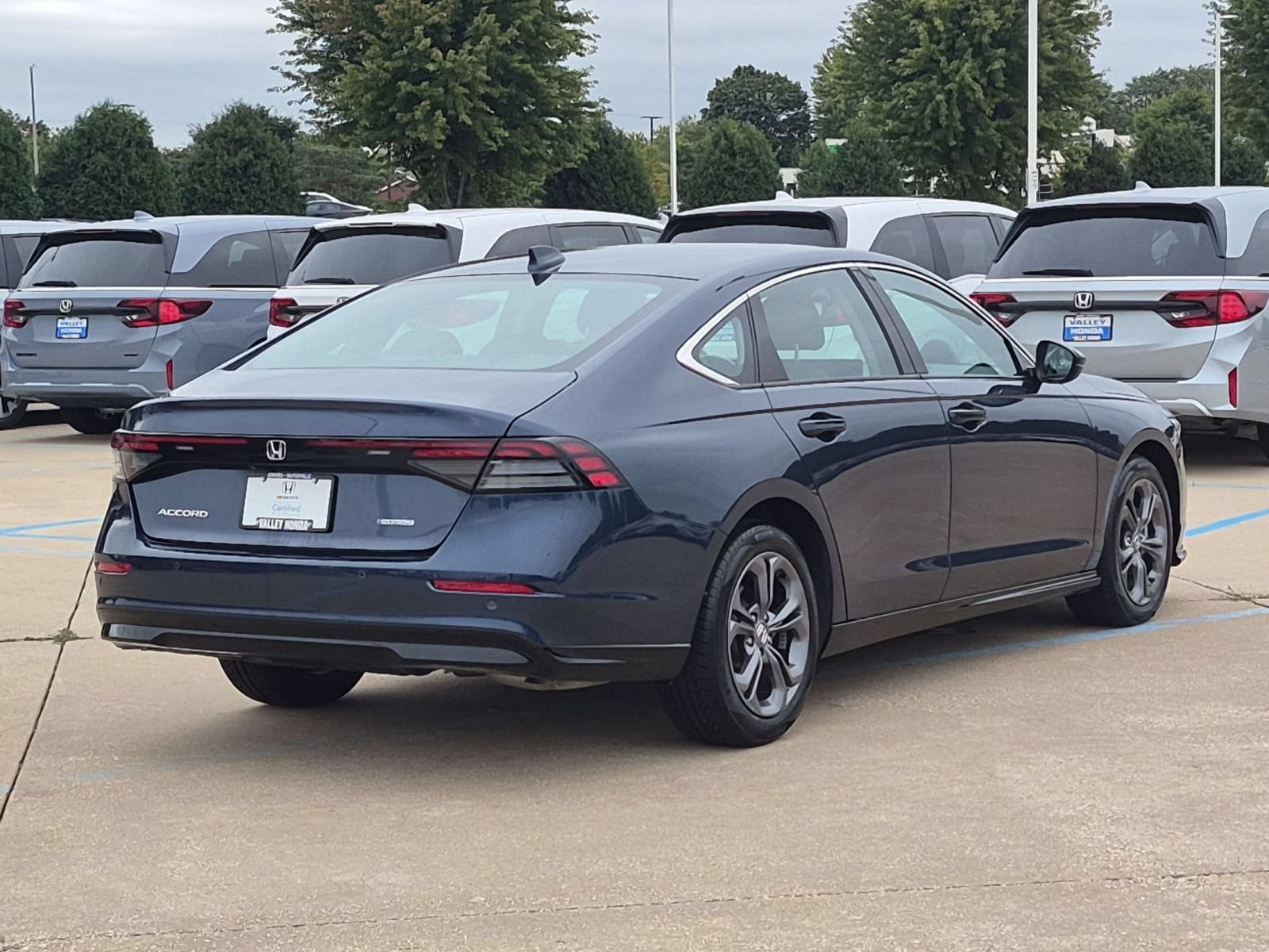 2025 Honda Accord Hybrid EX-L - Photo 6