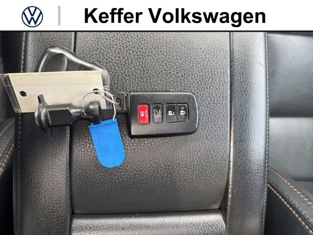 Used 2018 Blue Toyota XLE image 42