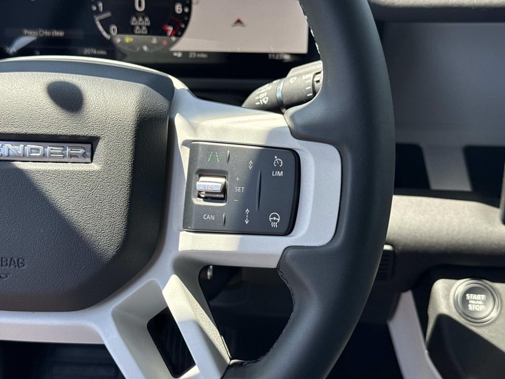 Used 2025 Black Land Rover S image 6