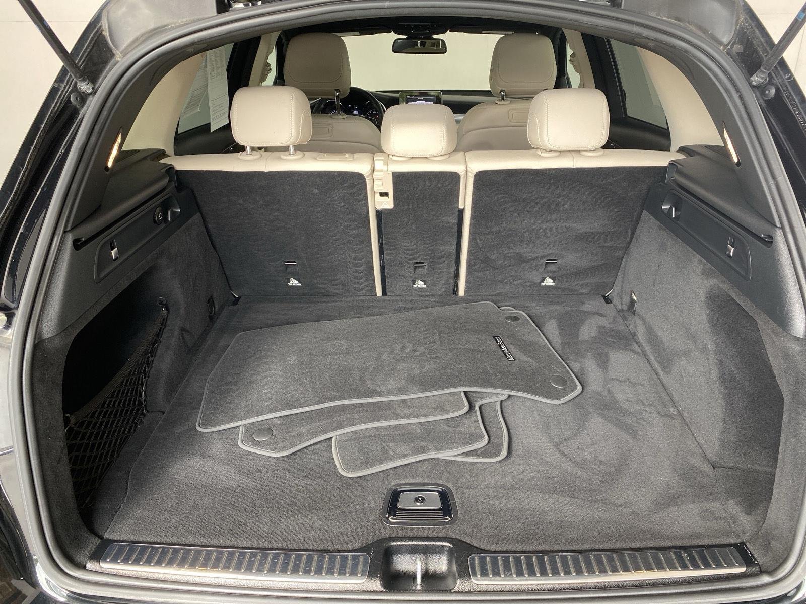 Used 2018 Obsidian Black Metallic Mercedes-Benz GLC 300 image 16