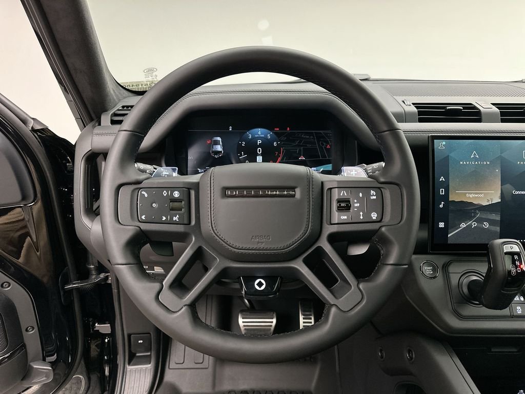 New 2026 Narvik Black Land Rover OCTA image 23