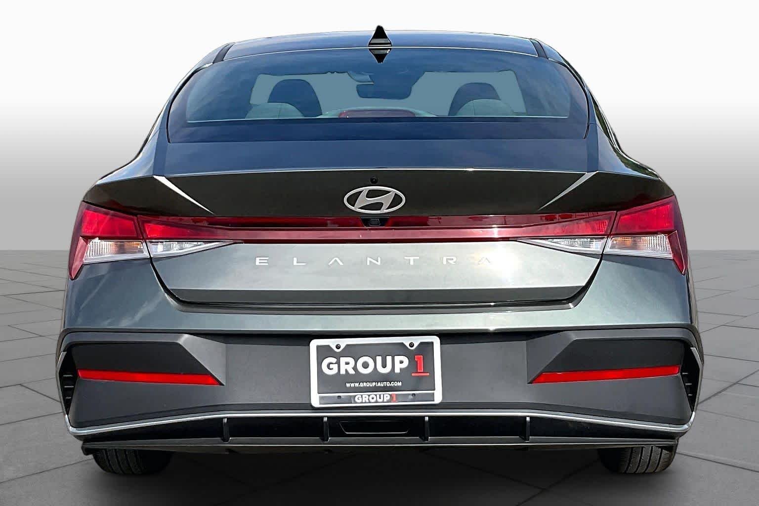 Used 2024 Amazon Gray Hyundai SEL image 5