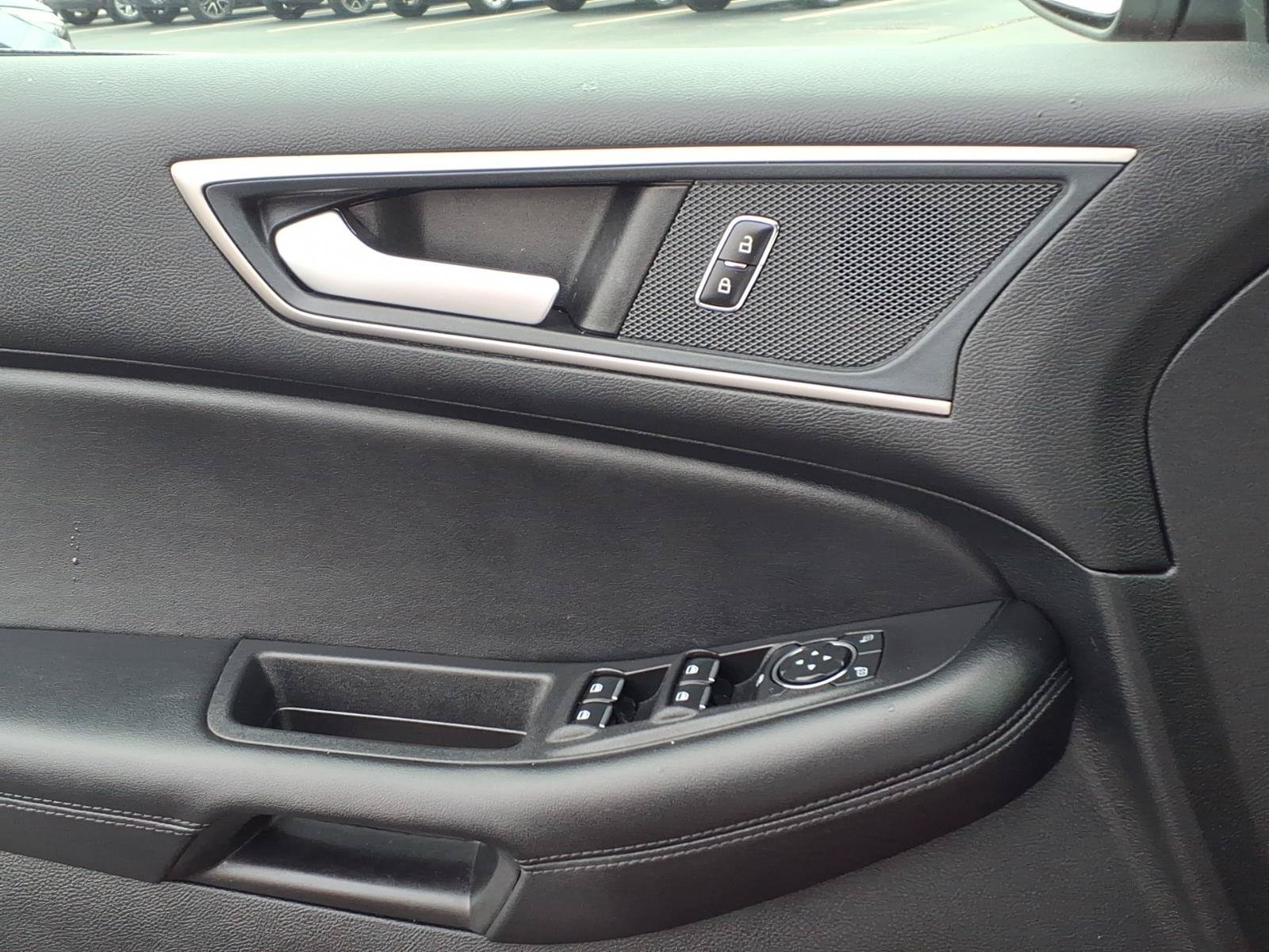 Used 2023  Ford SEL image 23