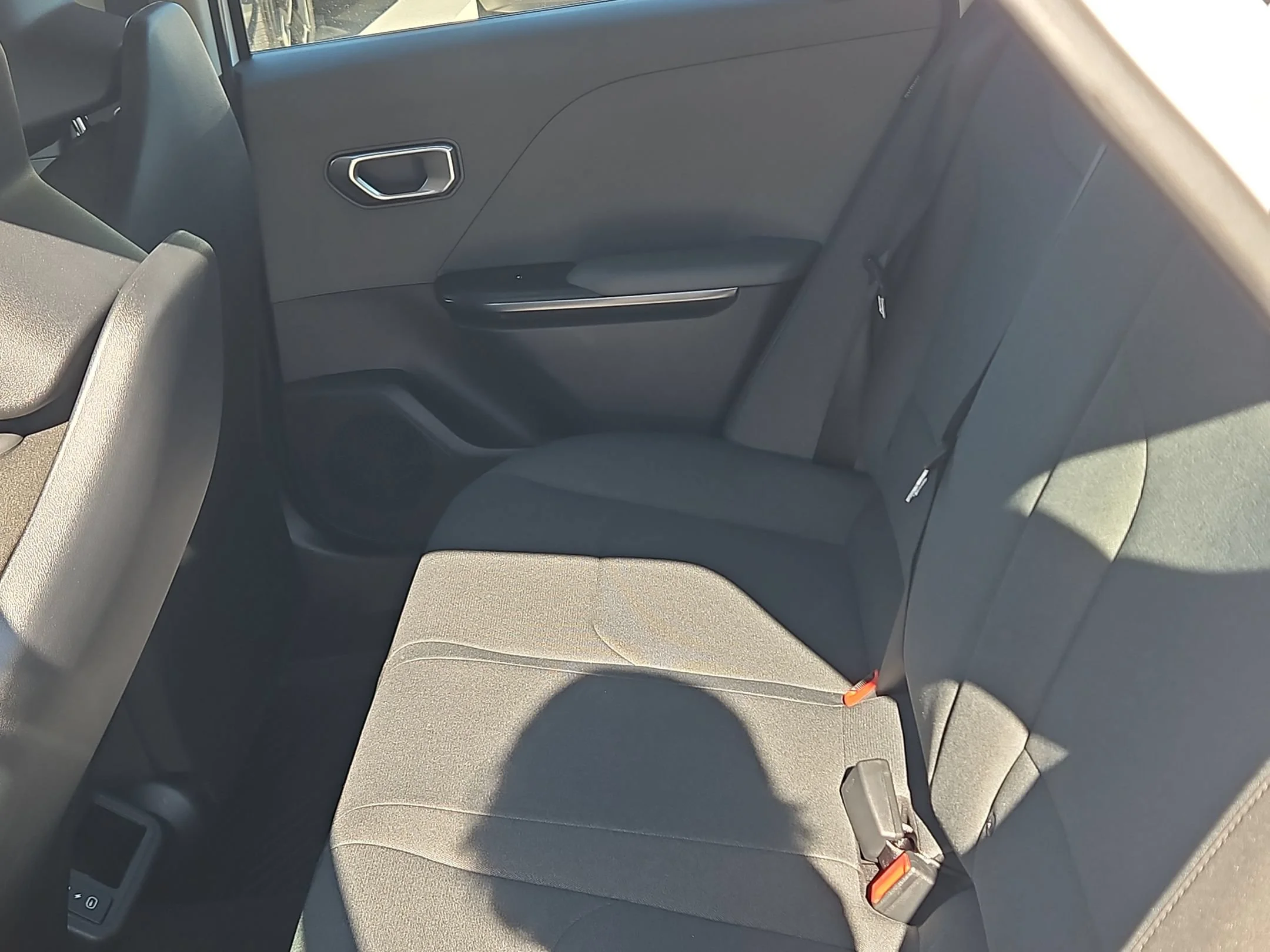 New 2026 Snow White Pearl Kia LXS image 30