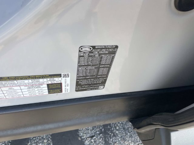 Used 2025 Silver Land Rover SE image 24
