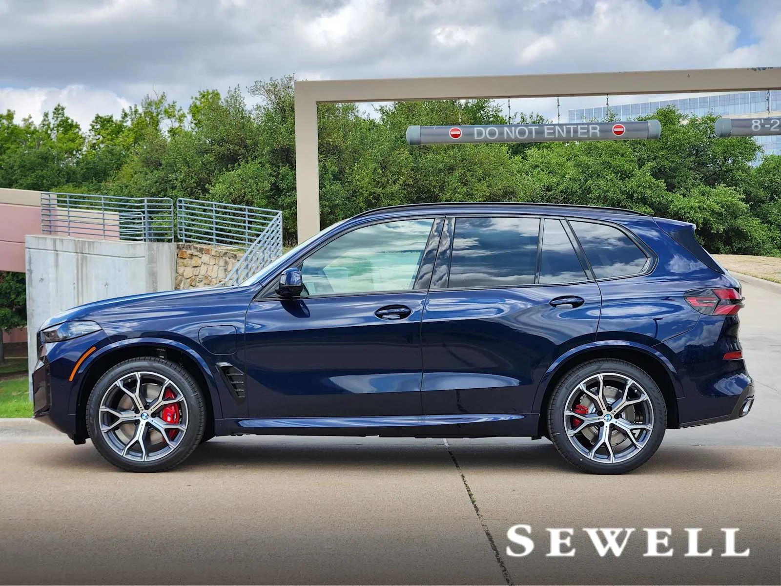 New 2026 Tanzanite Blue II Metallic BMW xDrive50e image 2