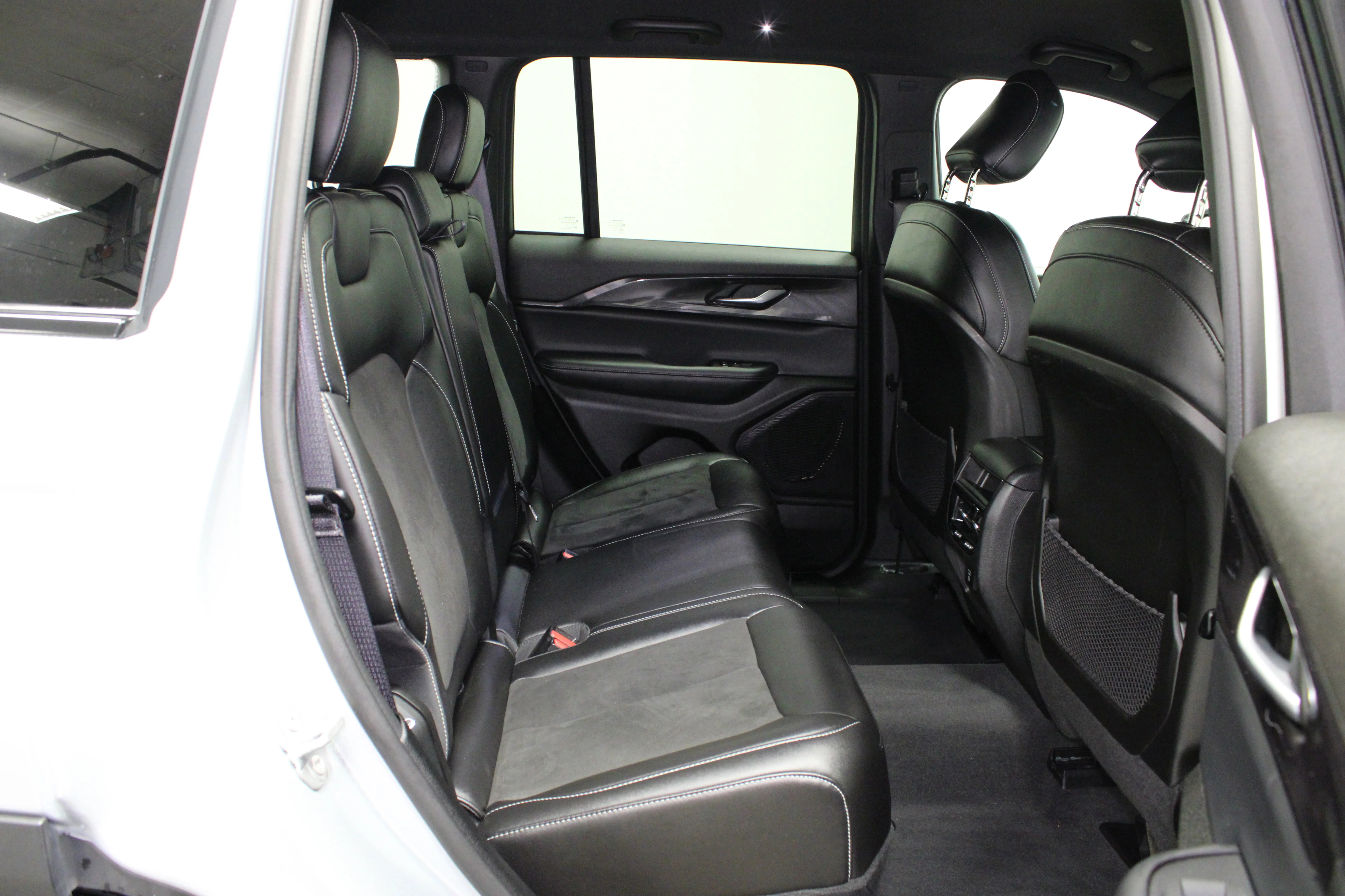 Used 2023 Silver Zynith Jeep Altitude X image 15