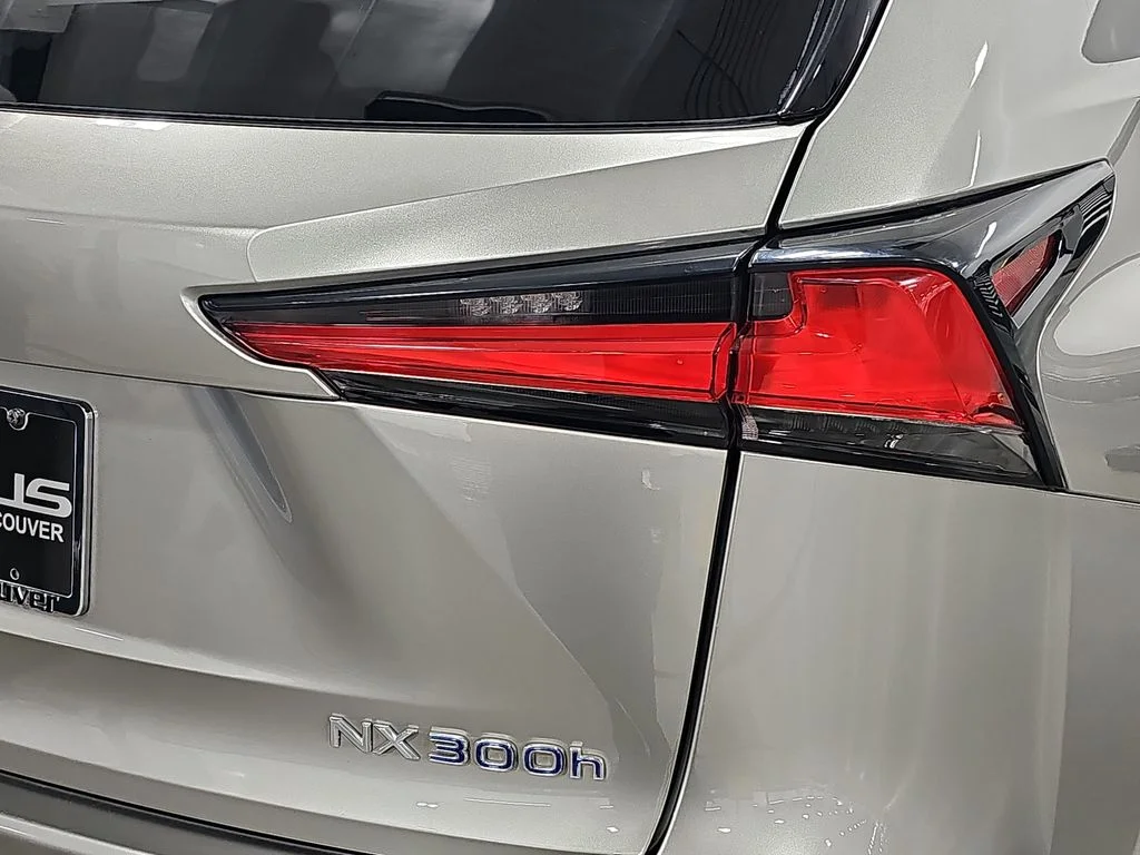 Used 2018 Gray Lexus 300h image 35