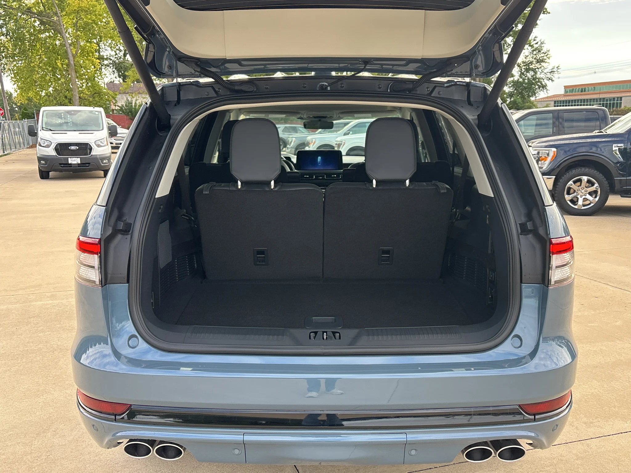 New 2026 Whisper Blue Metallic Clearcoat Lincoln Reserve® image 12