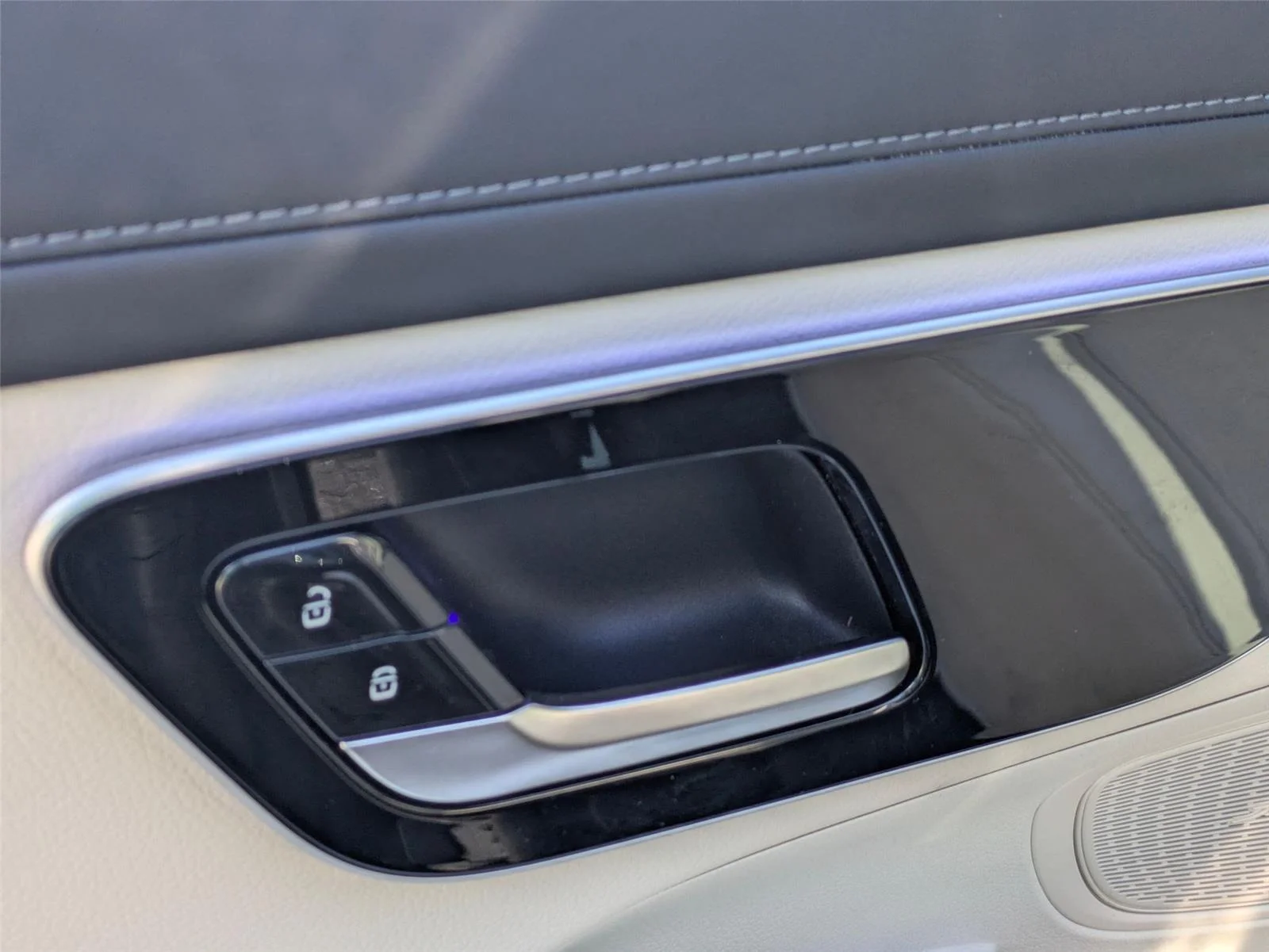 Used 2024 Black Mercedes-Benz GLC 300 image 26