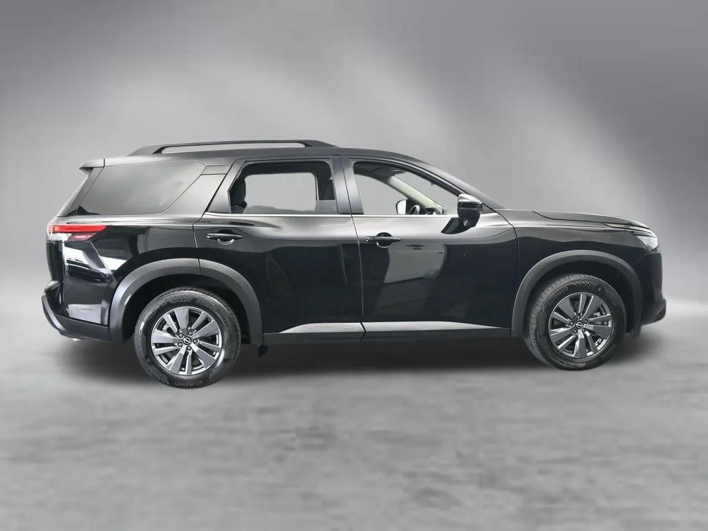 2025 Nissan Pathfinder SV - Photo 8