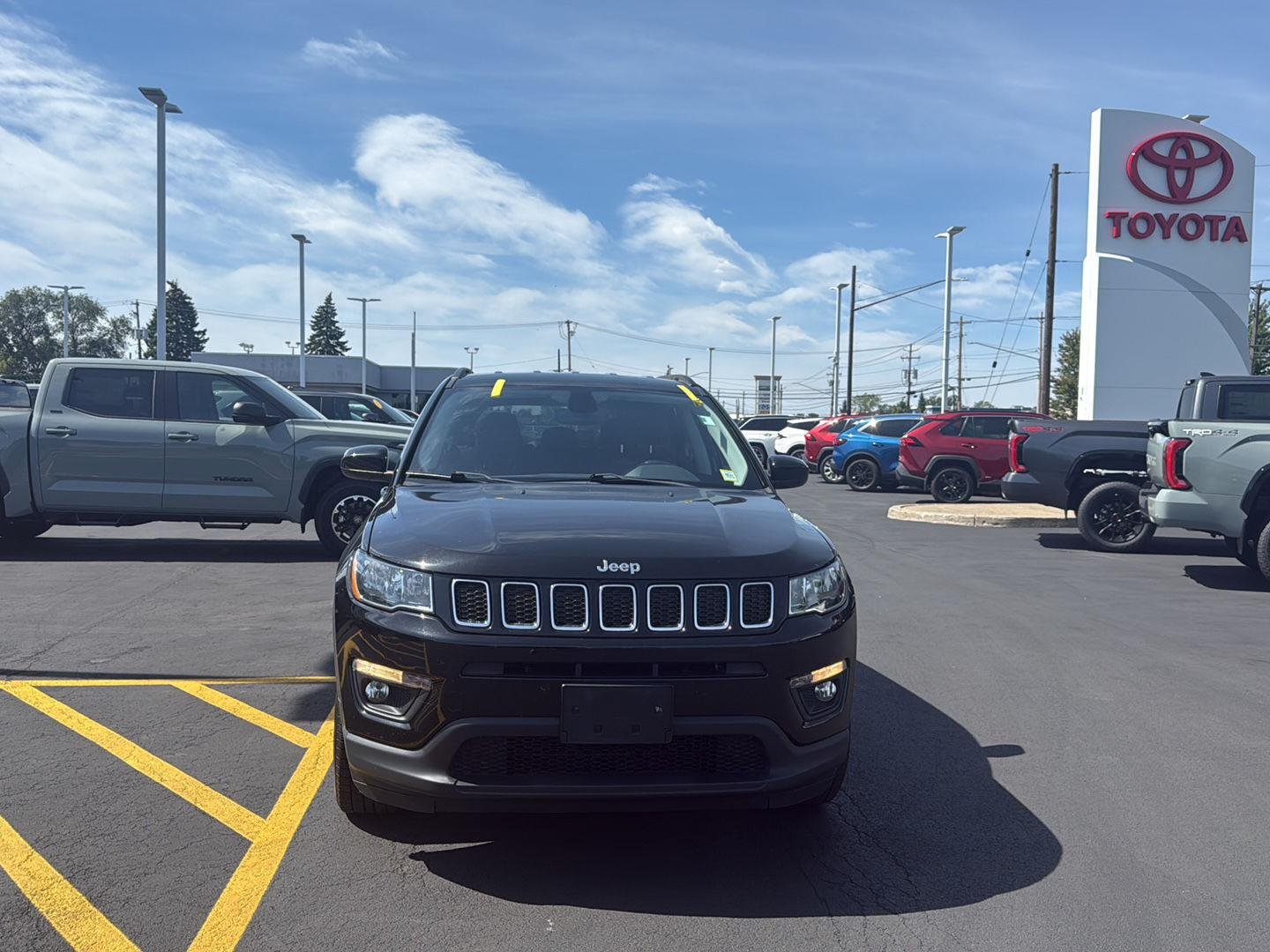 Used 2018 Diamond Black Crystal Pearlcoat Jeep Latitude image 8