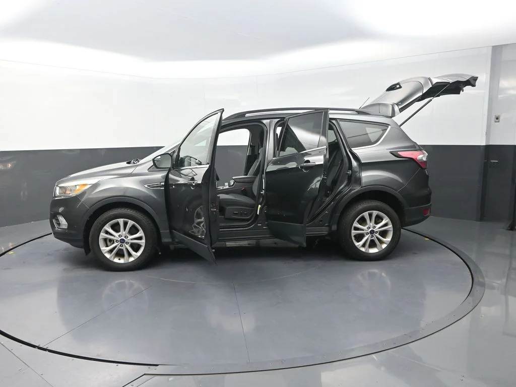 Used 2018 Gray Ford SE image 34