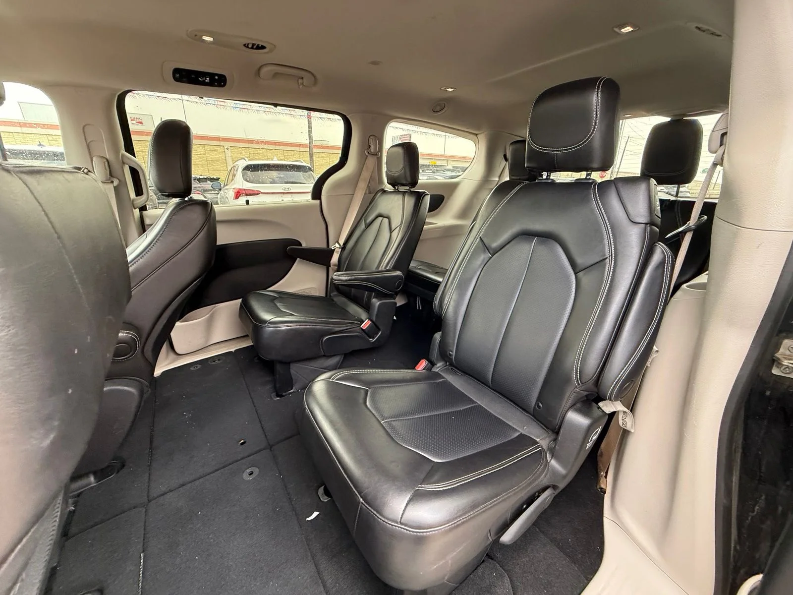 Used 2023 Black Chrysler Touring L image 12