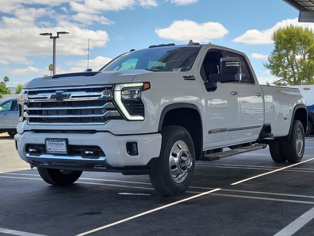 New 2026 Summit White Chevrolet High Country DRW image 6