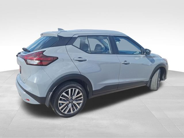 Used 2024 Gray Nissan SV image 8