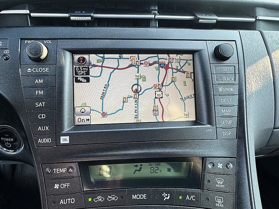 Used 2010 Silver Toyota I image 14