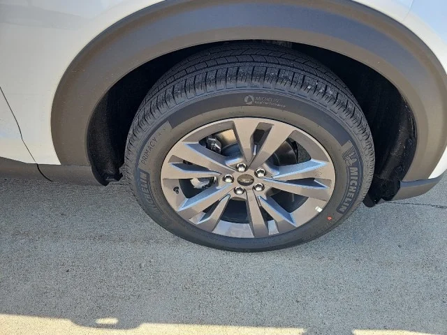 New 2026 Star White Metallic Tri-Coat Ford Active image 26
