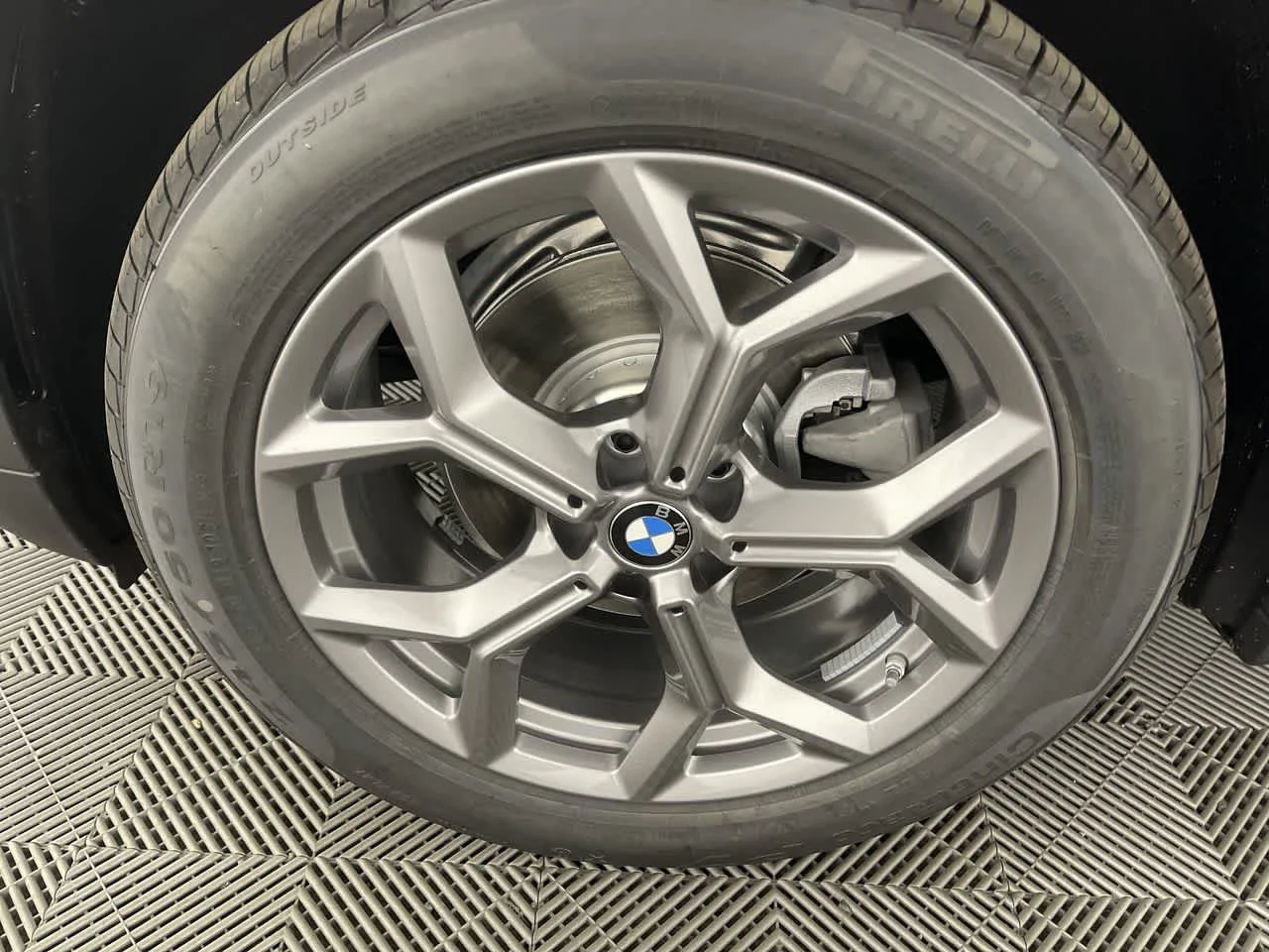 Used 2024 Black Sapphire Metallic BMW xDrive30i image 8