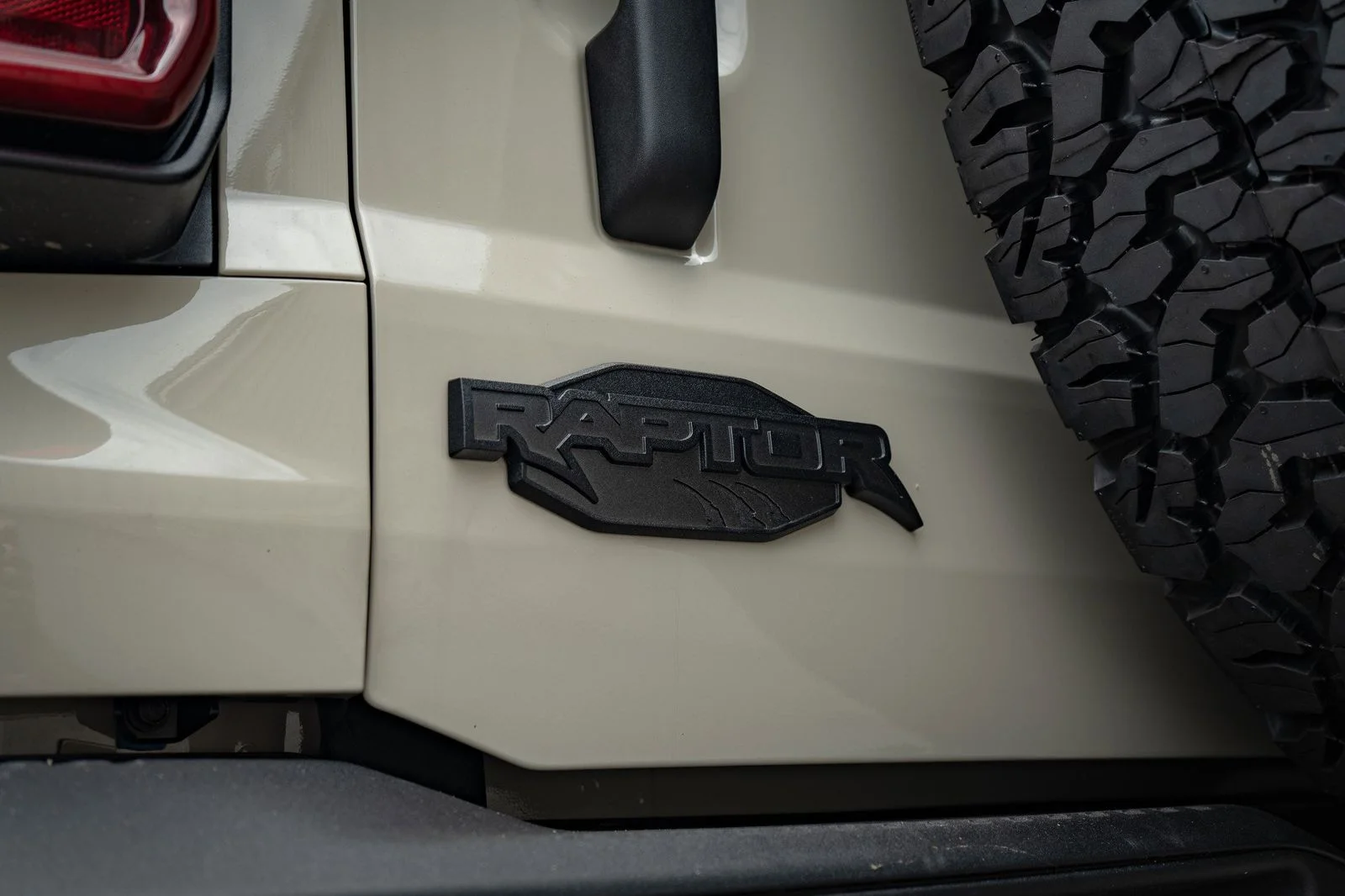 Used 2025 Desert Sand Ford Raptor image 20