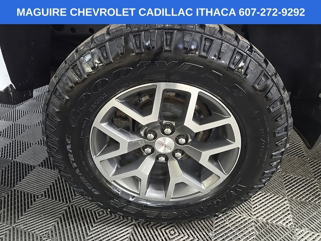 Used 2022 White GMC AT4 w/Leather image 13