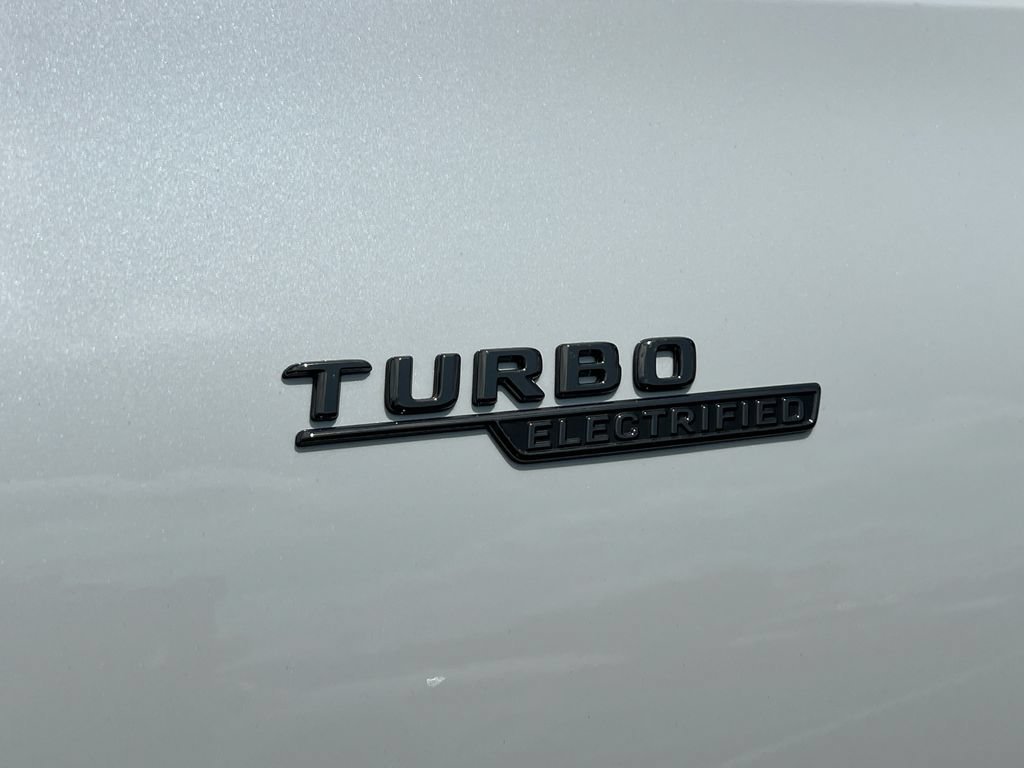 New 2026 MANUFAKTUR Moonlight White Metallic Mercedes-Benz AMG® C 43 4MATIC Sedan image 68