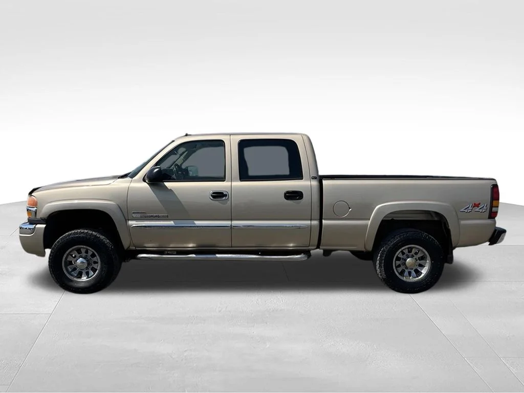 Used 2005 Beige GMC SLT image 8