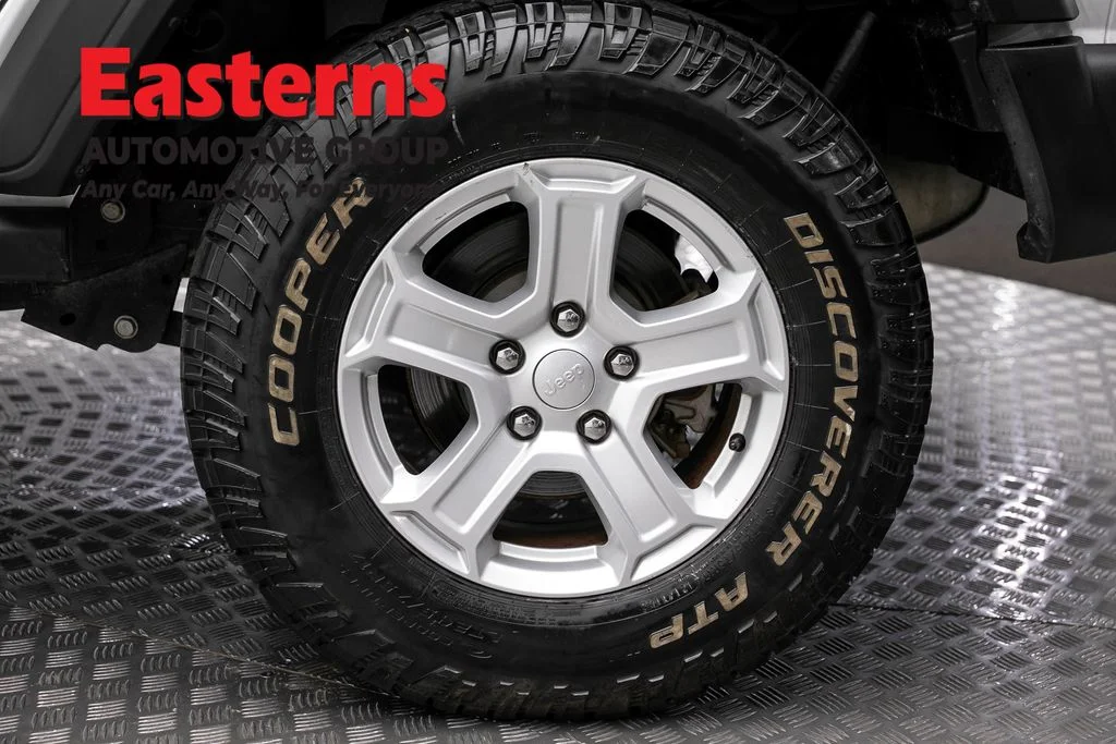 Used 2018 White Jeep Unlimited Sport S image 8