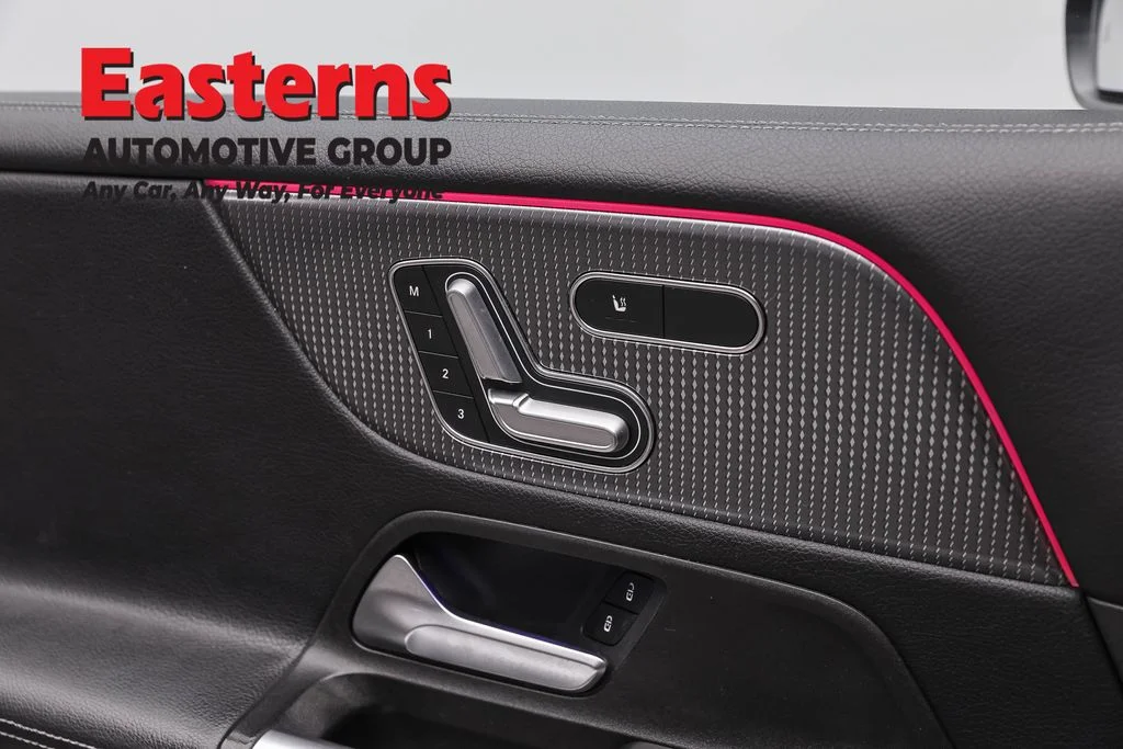 Used 2022 Black Mercedes-Benz GLB 250 image 21