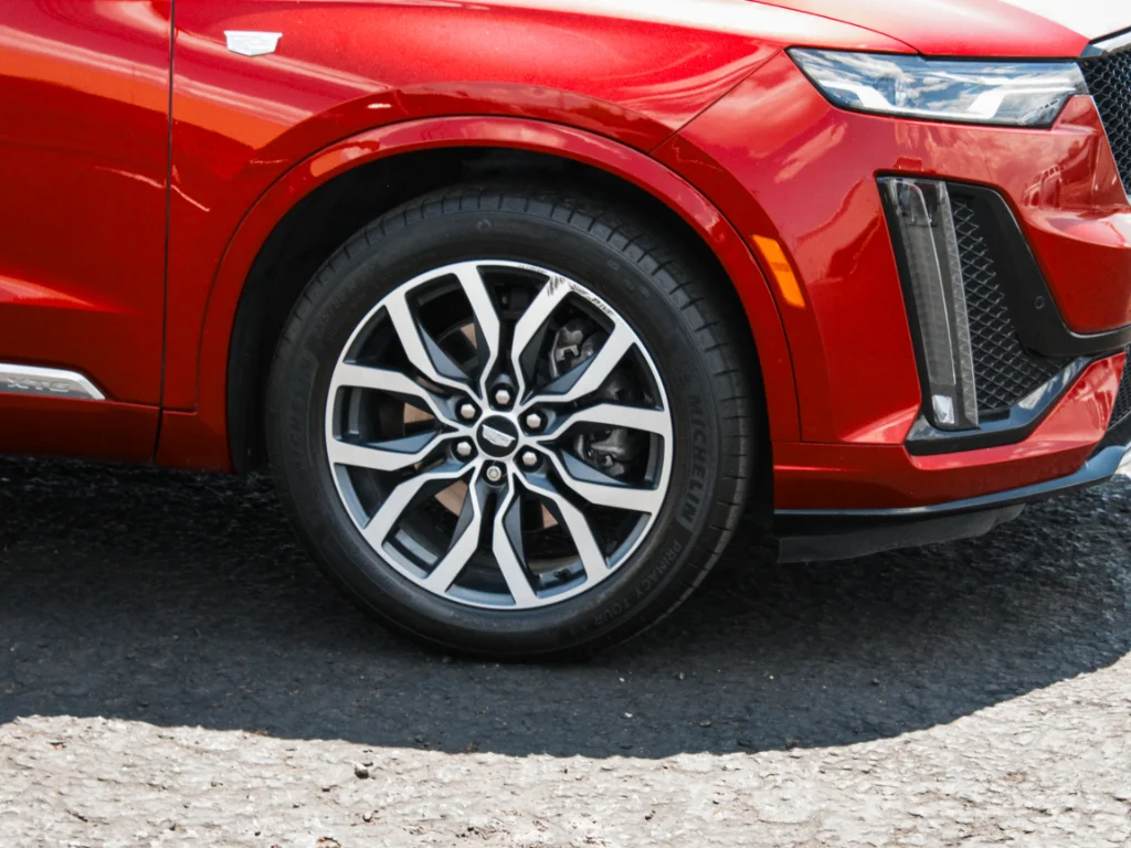 Used 2021  Cadillac Sport image 4