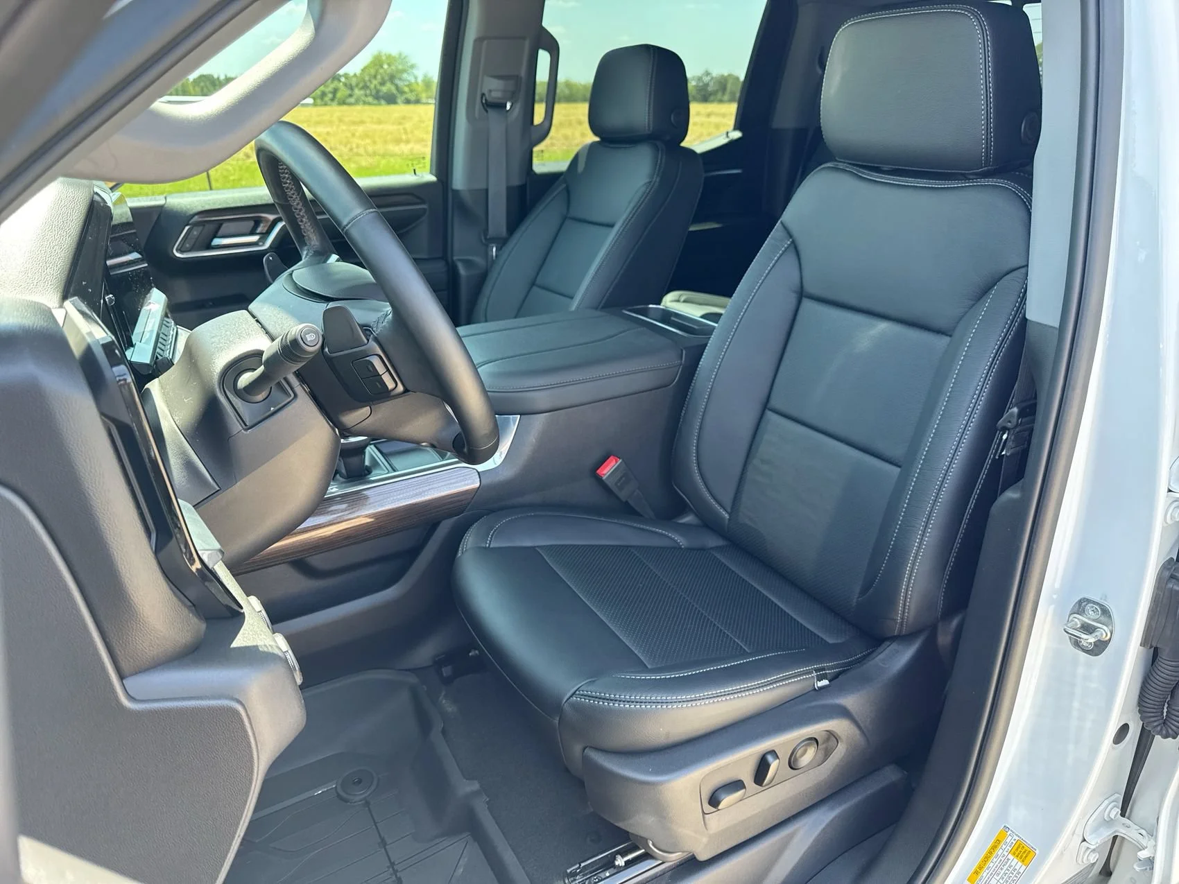 Used 2024 Summit White Chevrolet RST image 11