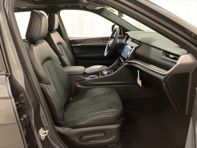 New 2026 Baltic Gray Metallic Clear-Coat Exterior Paint Jeep Laredo image 16