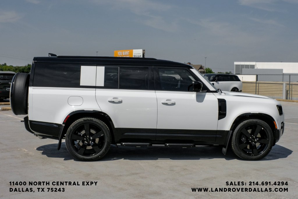 New 2026 Fuji White Land Rover X-Dynamic SE image 5