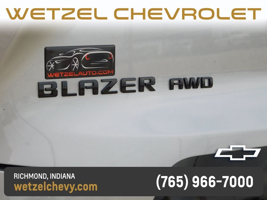 Used 2025 Gray Chevrolet RS image 41